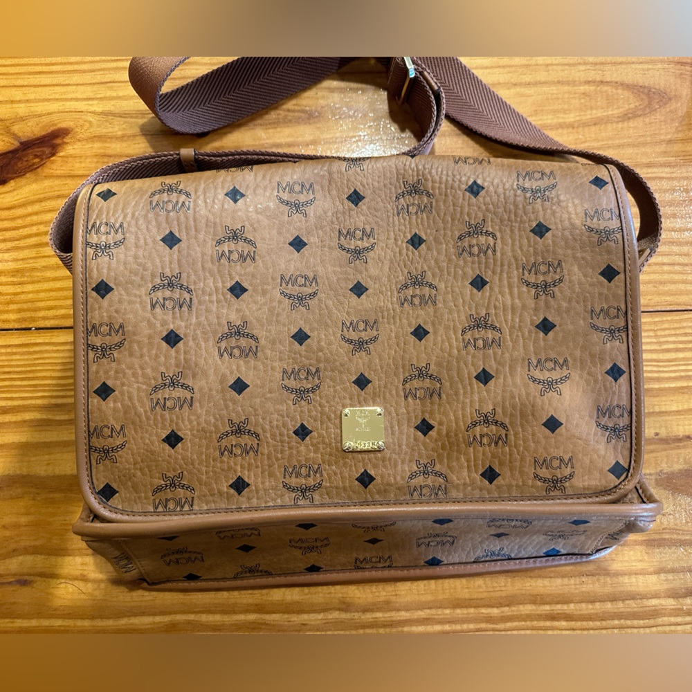 MCM Messenger Bag Large in Cognac